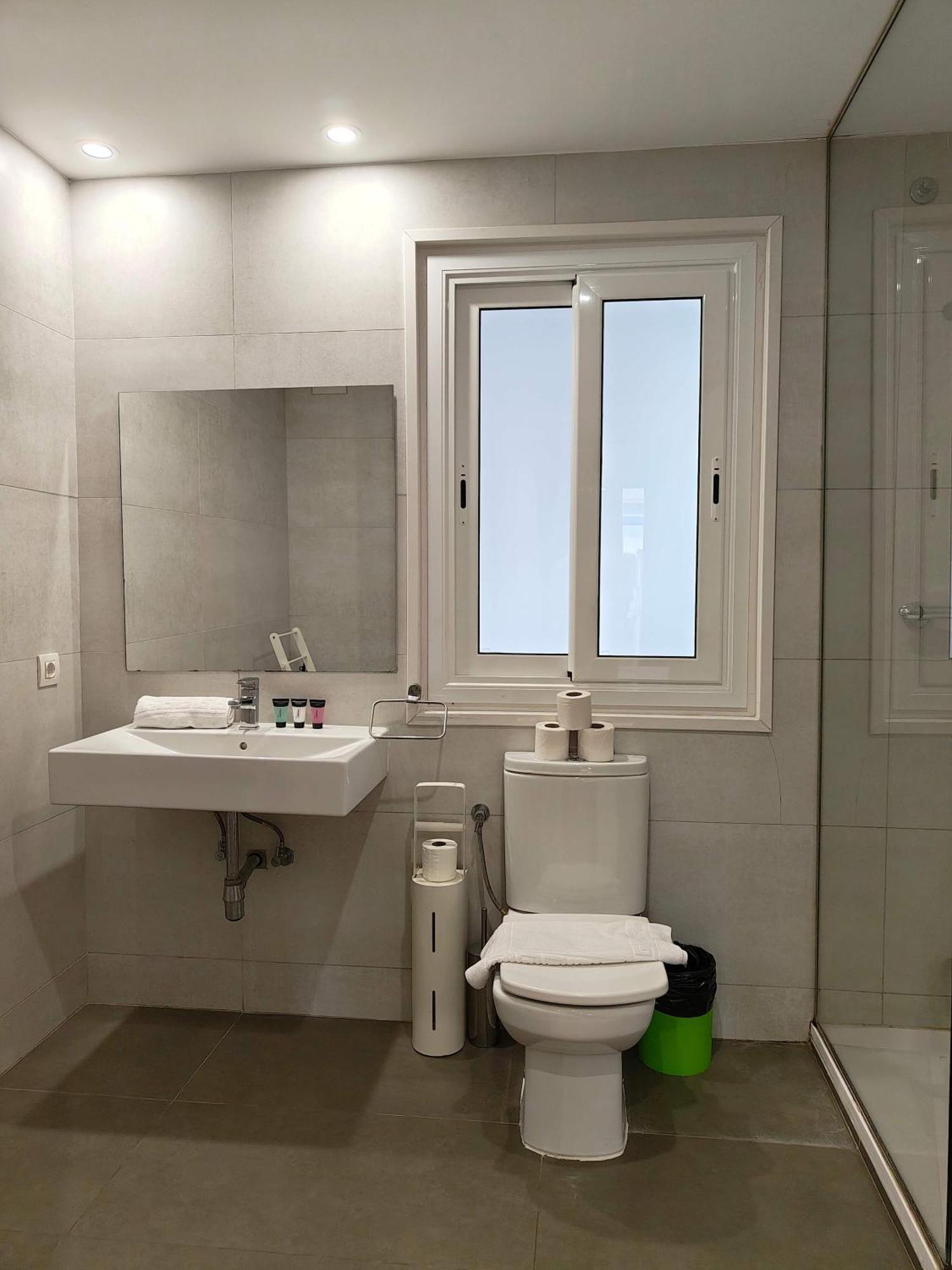Apartment Big For 15 In The Heart Of Eixample