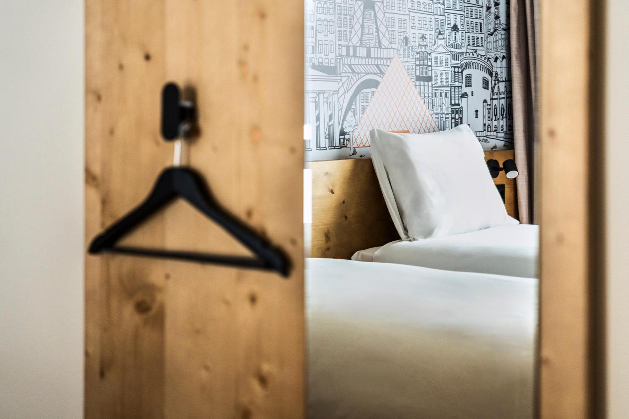 Easyhotel La Sagrera Hotel