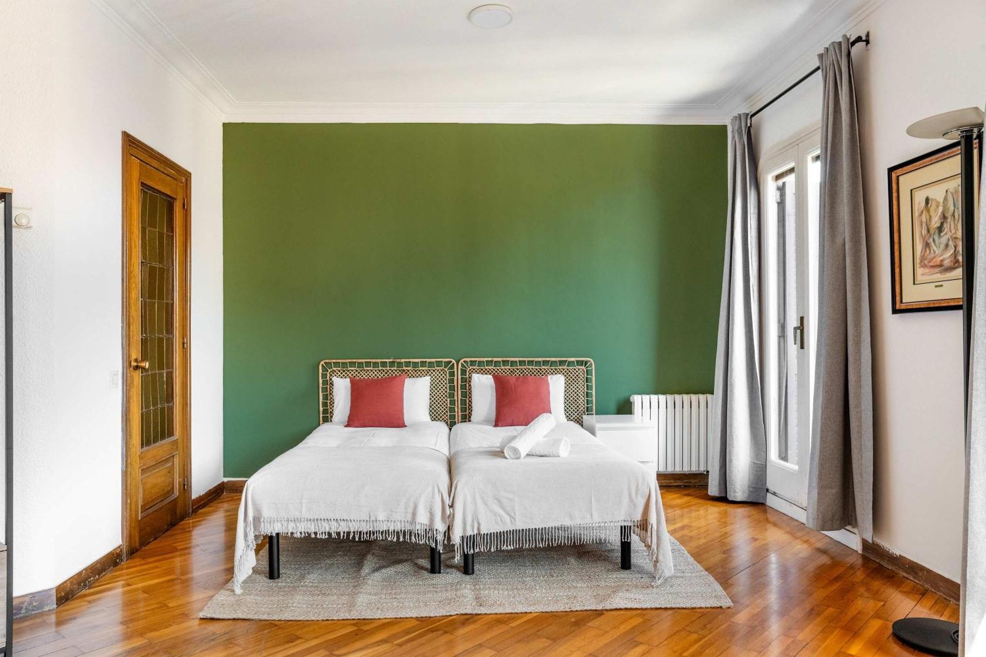 Apartment Big For 15 In The Heart Of Eixample Barcelona
