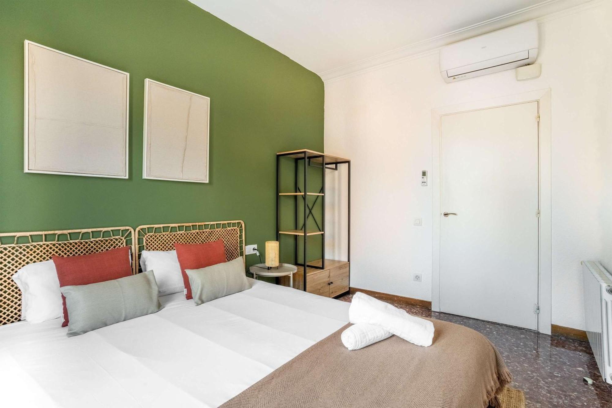 Big For 15 In The Heart Of Eixample Apartment *