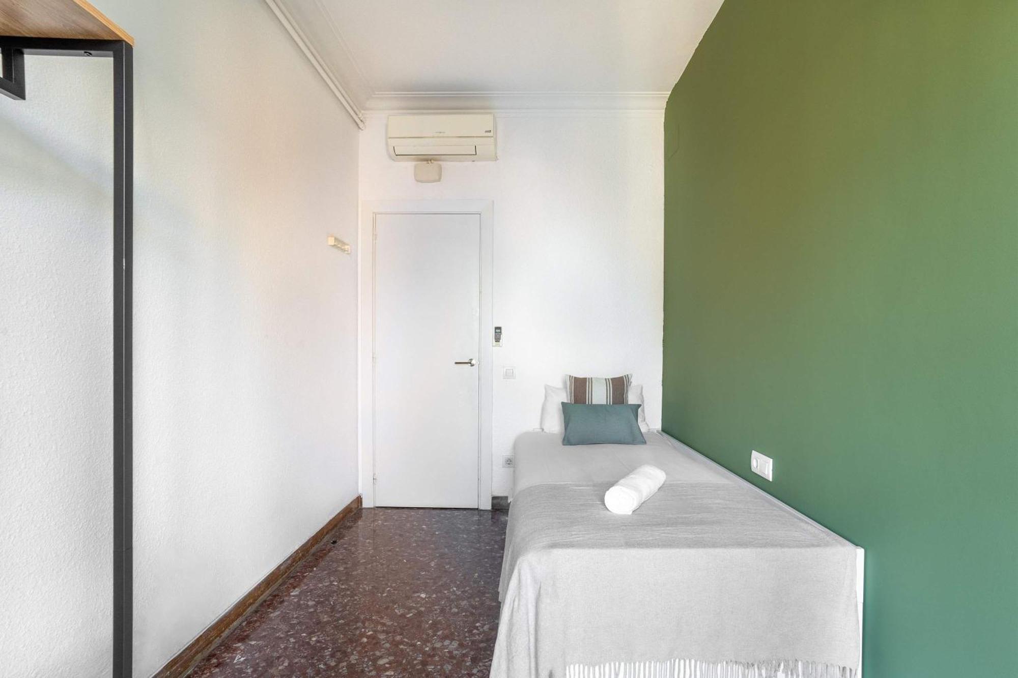 Apartment Big For 15 In The Heart Of Eixample *