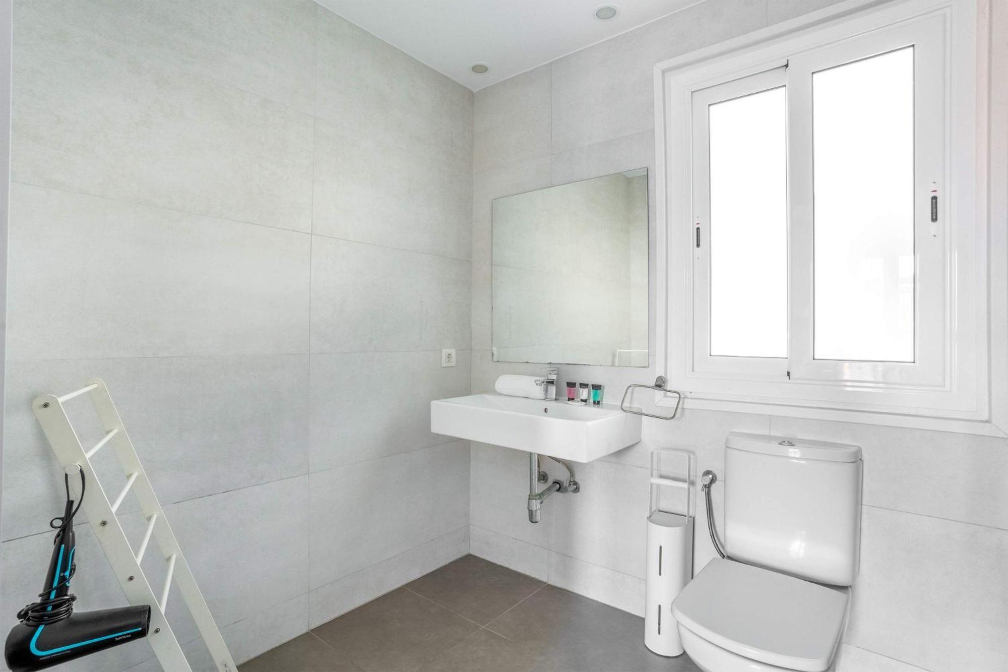 Big For 15 In The Heart Of Eixample Barcelona
