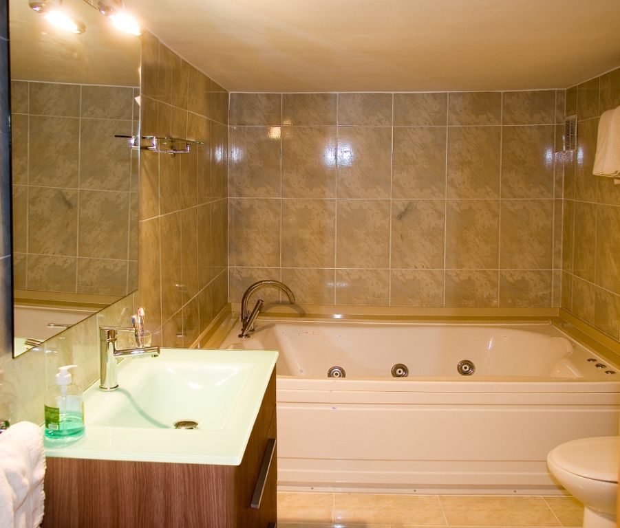 Alos Hotel