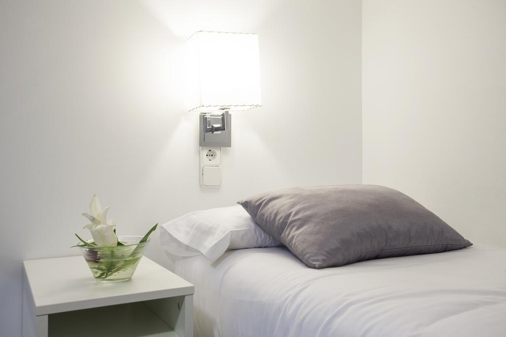 Triple With Private Bathroom In Gothic Maison d'hôtes Barcelone
