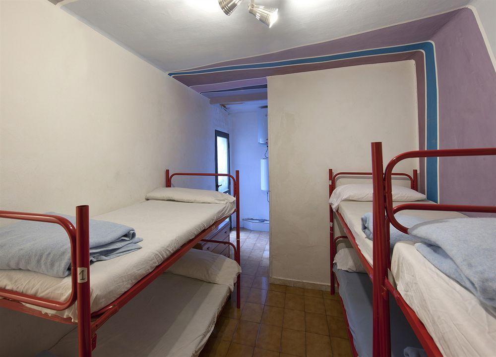 Pillow One Hostel *