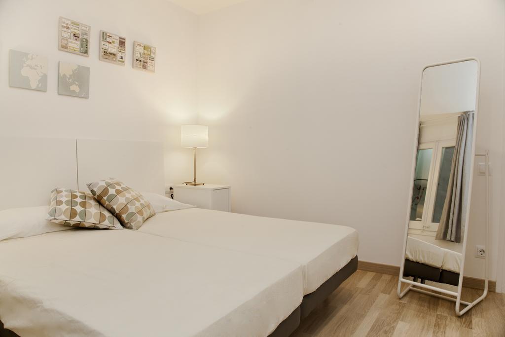 Appartement Flateli Roger 2 *