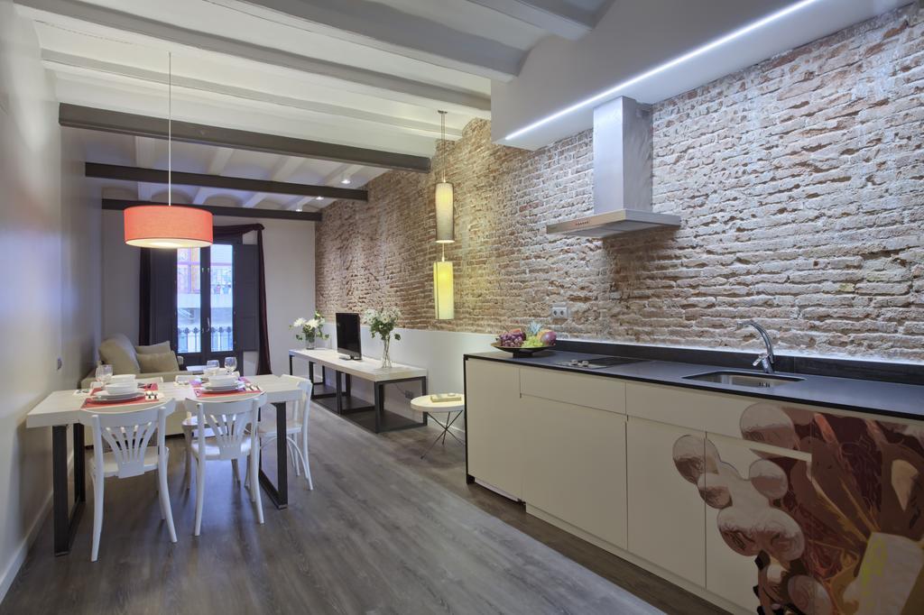 Short Group Sagrada Familia Serviced Barcelona