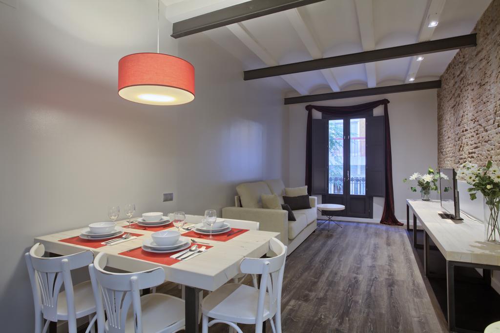 Short Group Sagrada Familia Serviced * Barcelona