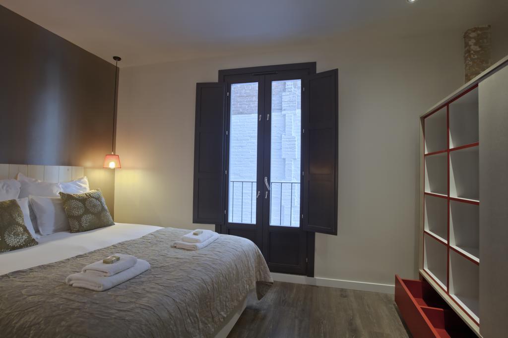Short Group Sagrada Familia Serviced * Barcelona