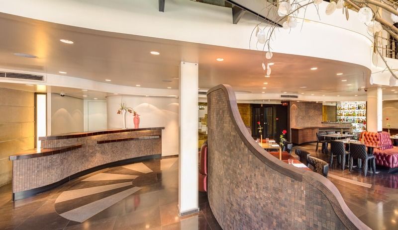 Hotel Bagues, A Small Luxury Of The World