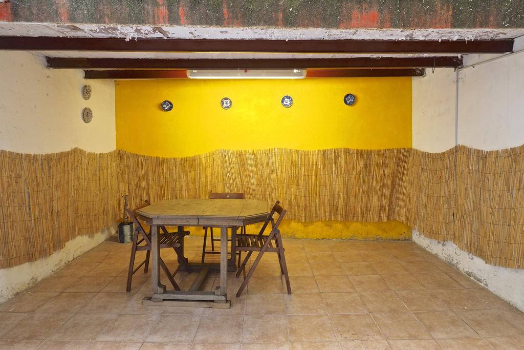 Parallel-patio