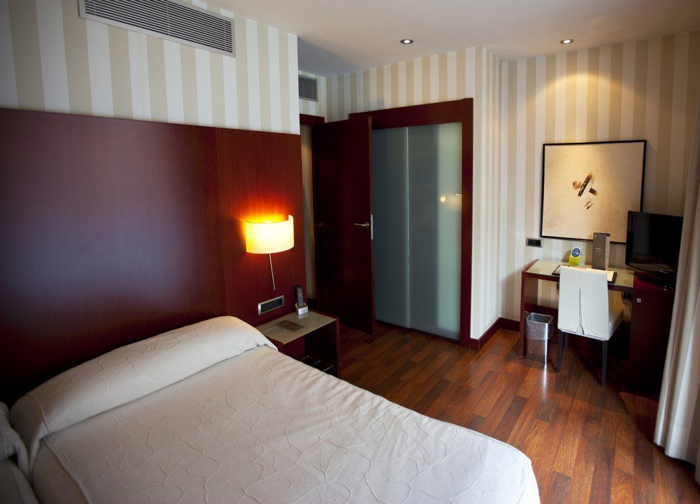 Hotel Zenit Borrell 4*