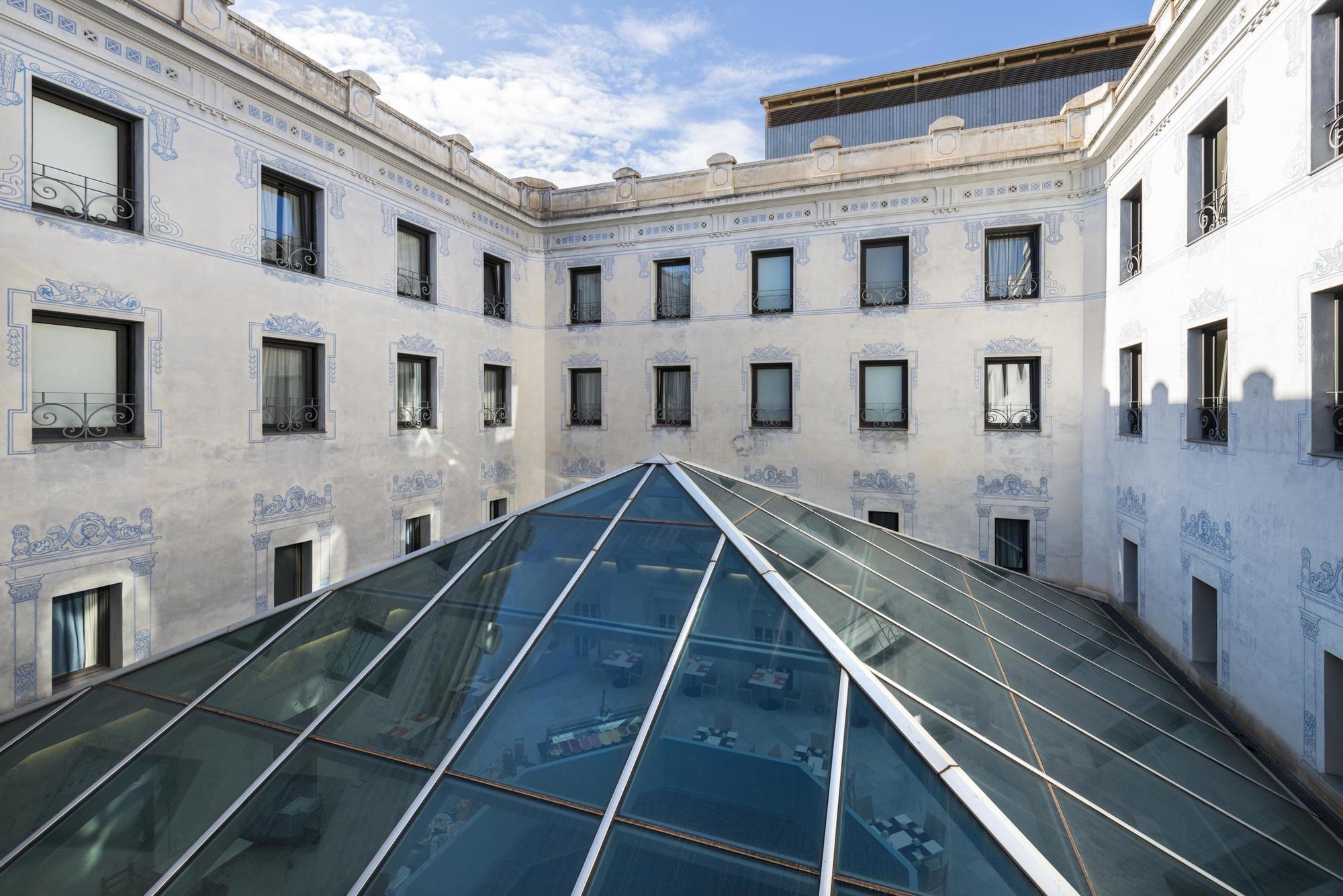 Oriente Atiram Barcelone