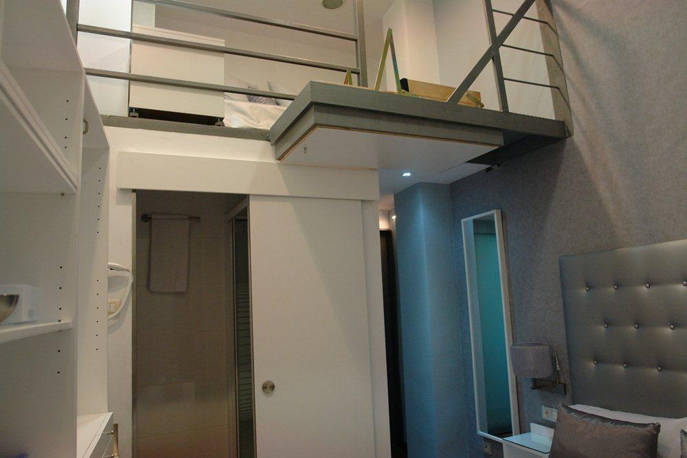 Triple With Private Bathroom In Gothic 2* Barcelone