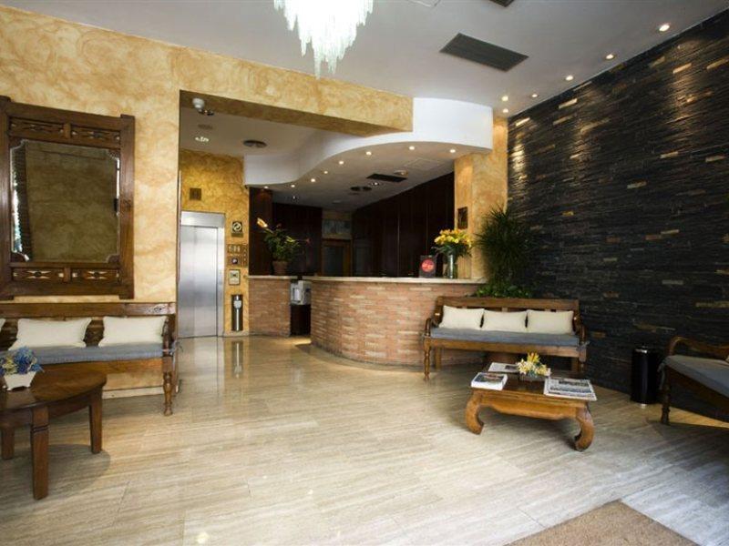 Pol & Grace Hotel