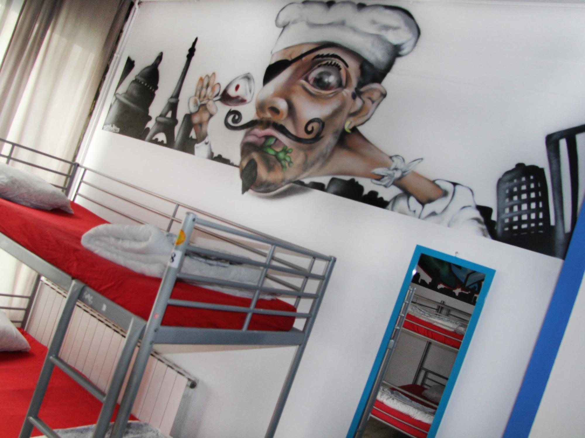 No Limit Graffiti Hostel *
