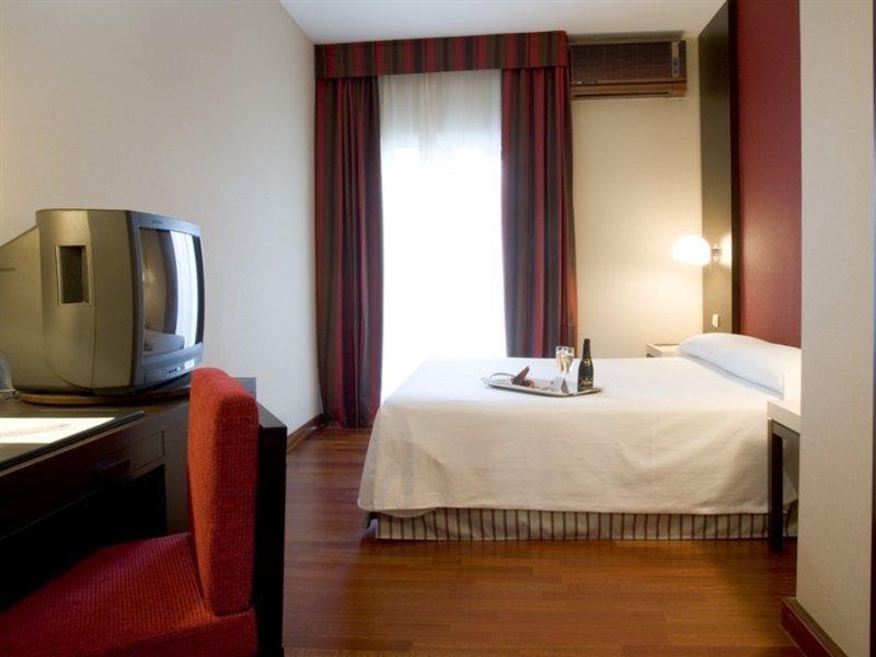 Nh Les Corts Hotel 3*