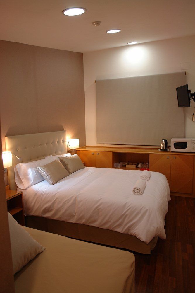 Triple With Private Bathroom In Gothic