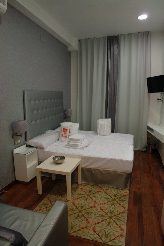 Gasthof Triple With Private Bathroom In Gothic Barcelona