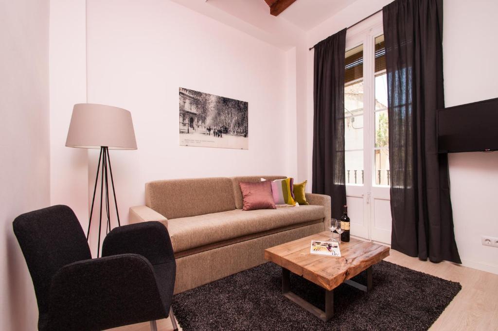 Short Group Gracia Serviced * Barcelone