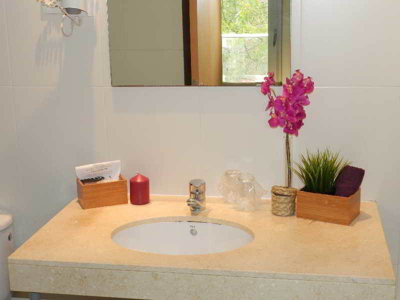 Hotel Travessera Parc Guell 3*