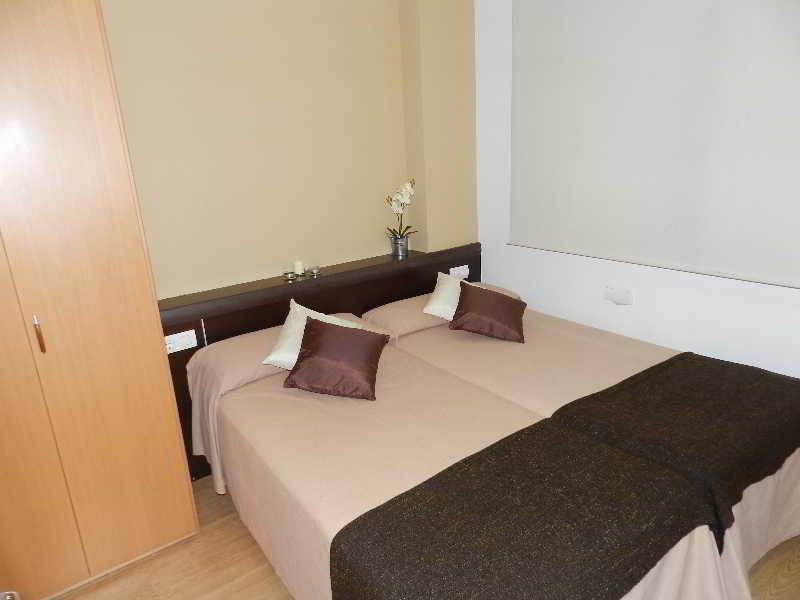 Hotel Travessera Parc Guell 3*