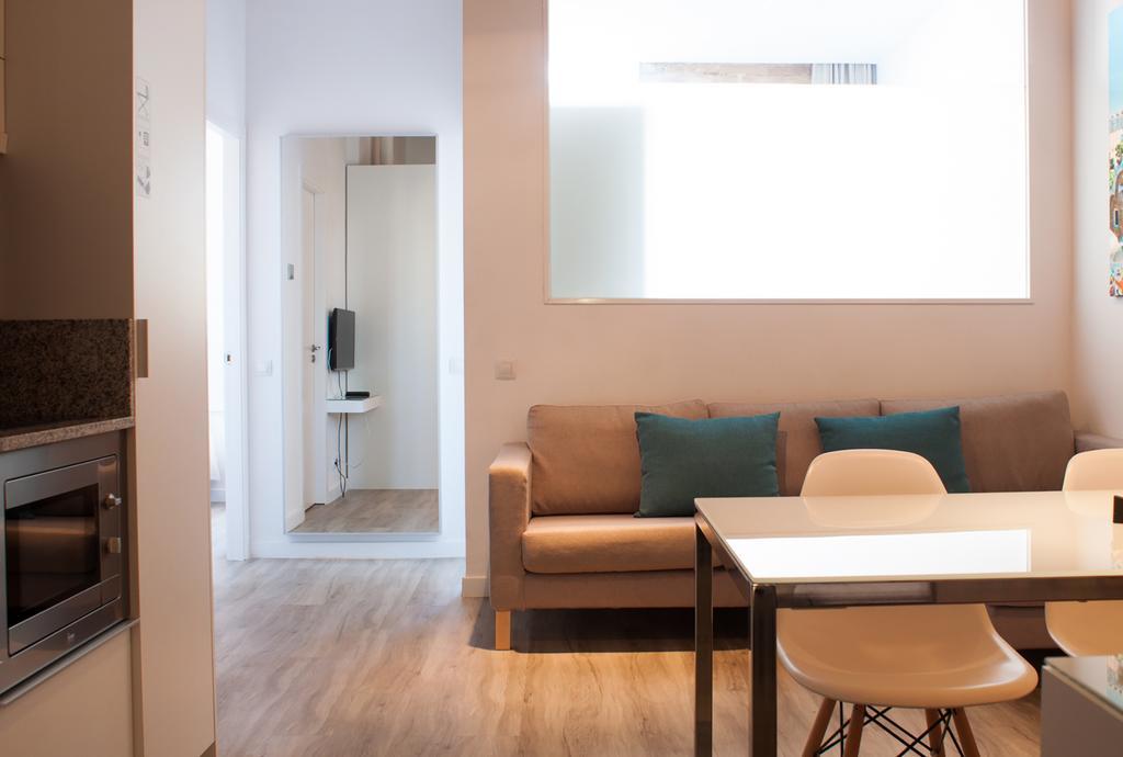 Happy People Sagrada Familia Apartment Barcelona