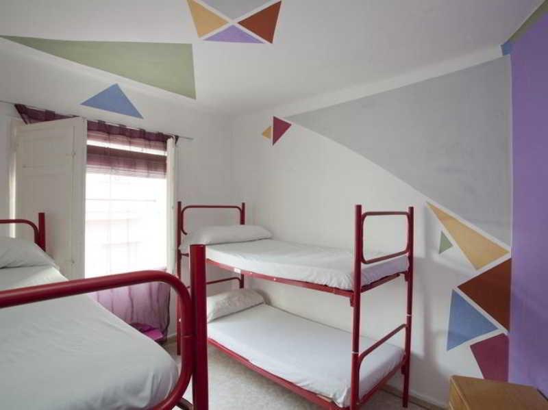 Pillow One Hostel *