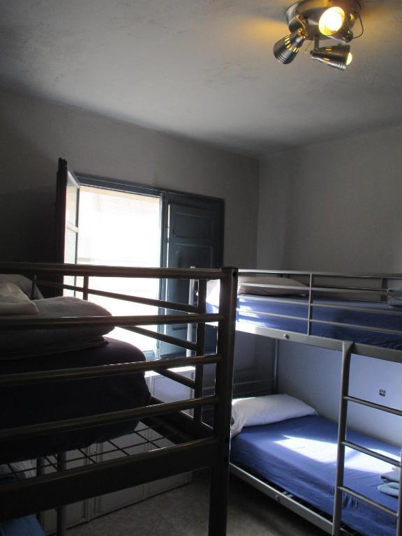 Pillow One Hostel *