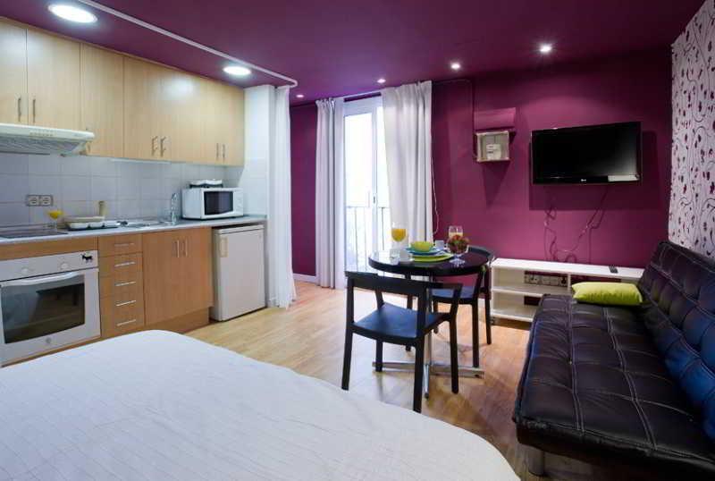 Appartement Colon 3000 *