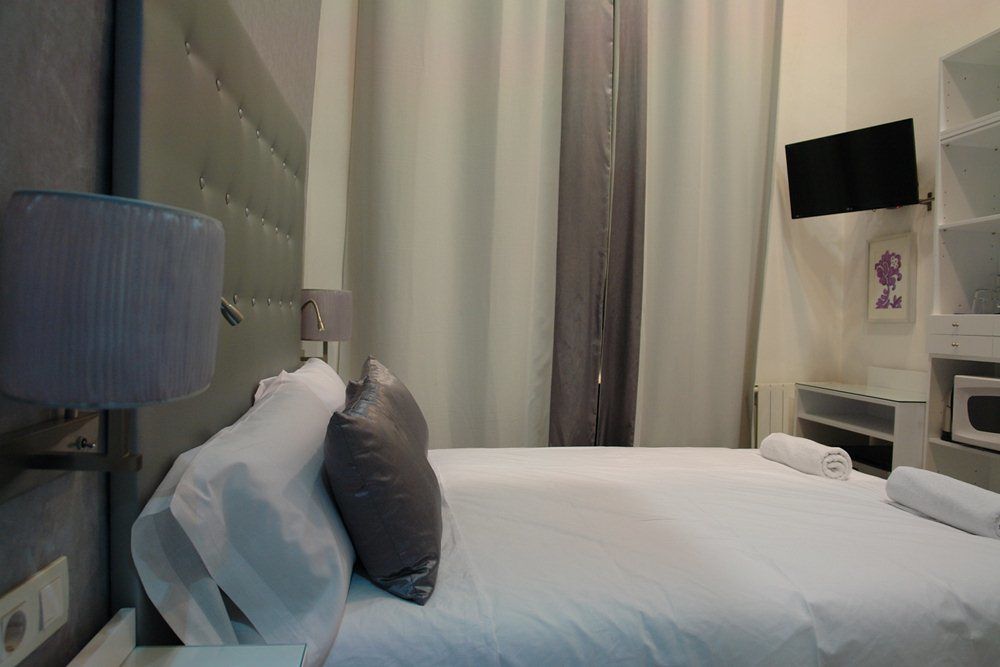 Triple With Private Bathroom In Gothic Barcelone