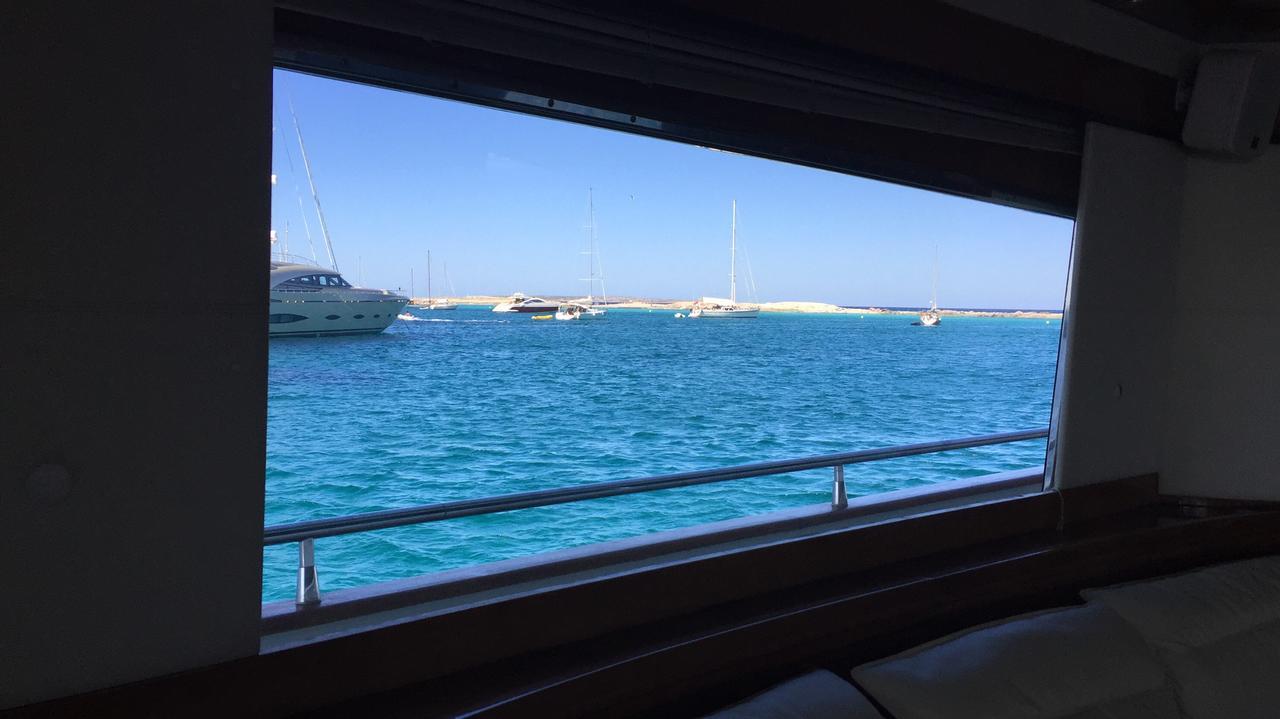 Botel Leigh Yacht Barcelona