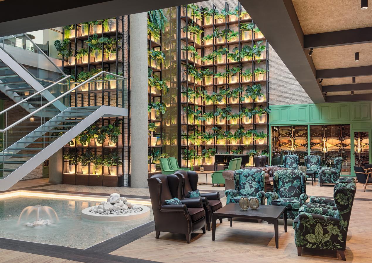 Hotel H10 Marina