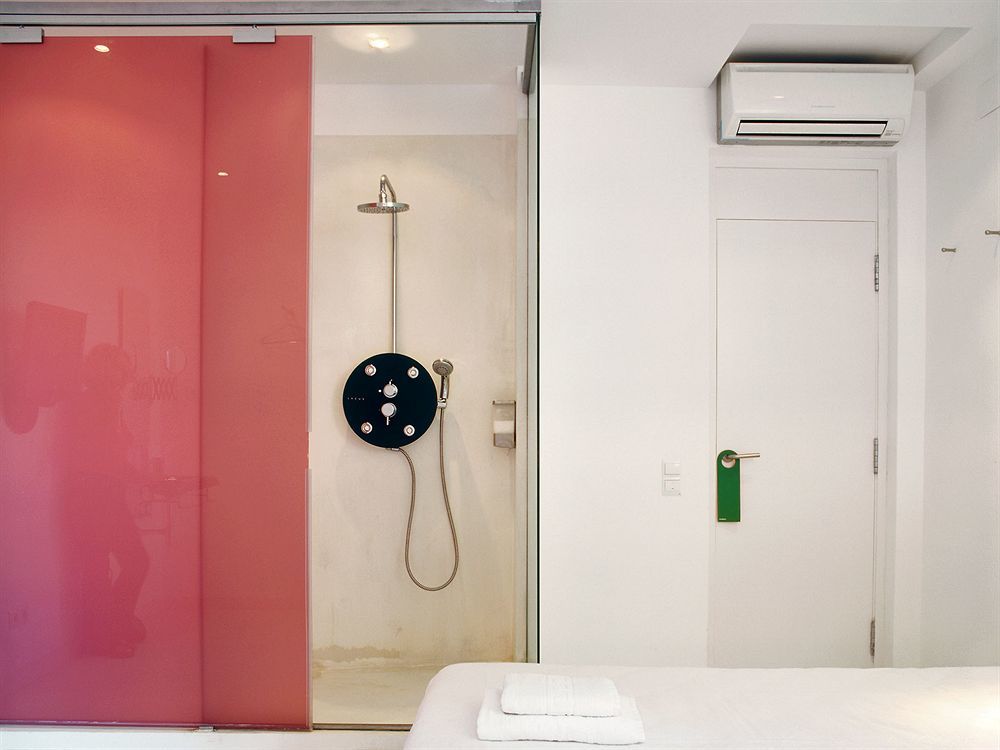 Chic & Basic Tallers Guest house 2*