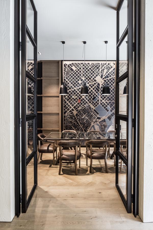 Midtown Apartment *