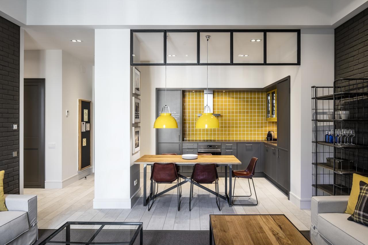 Midtown Apartment *