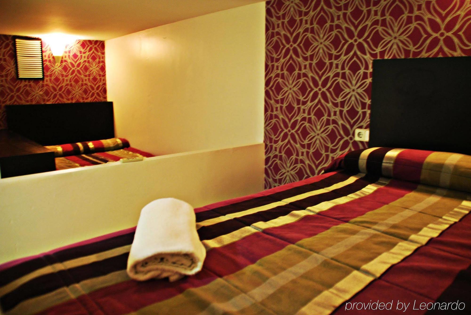 Sun & Moon Hostel Barcelona