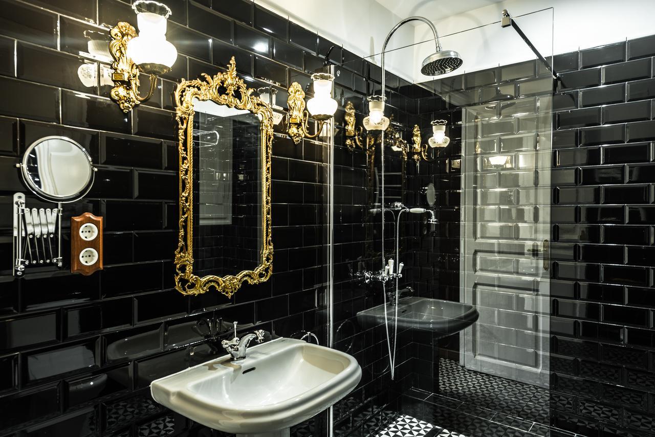 Thesuites *