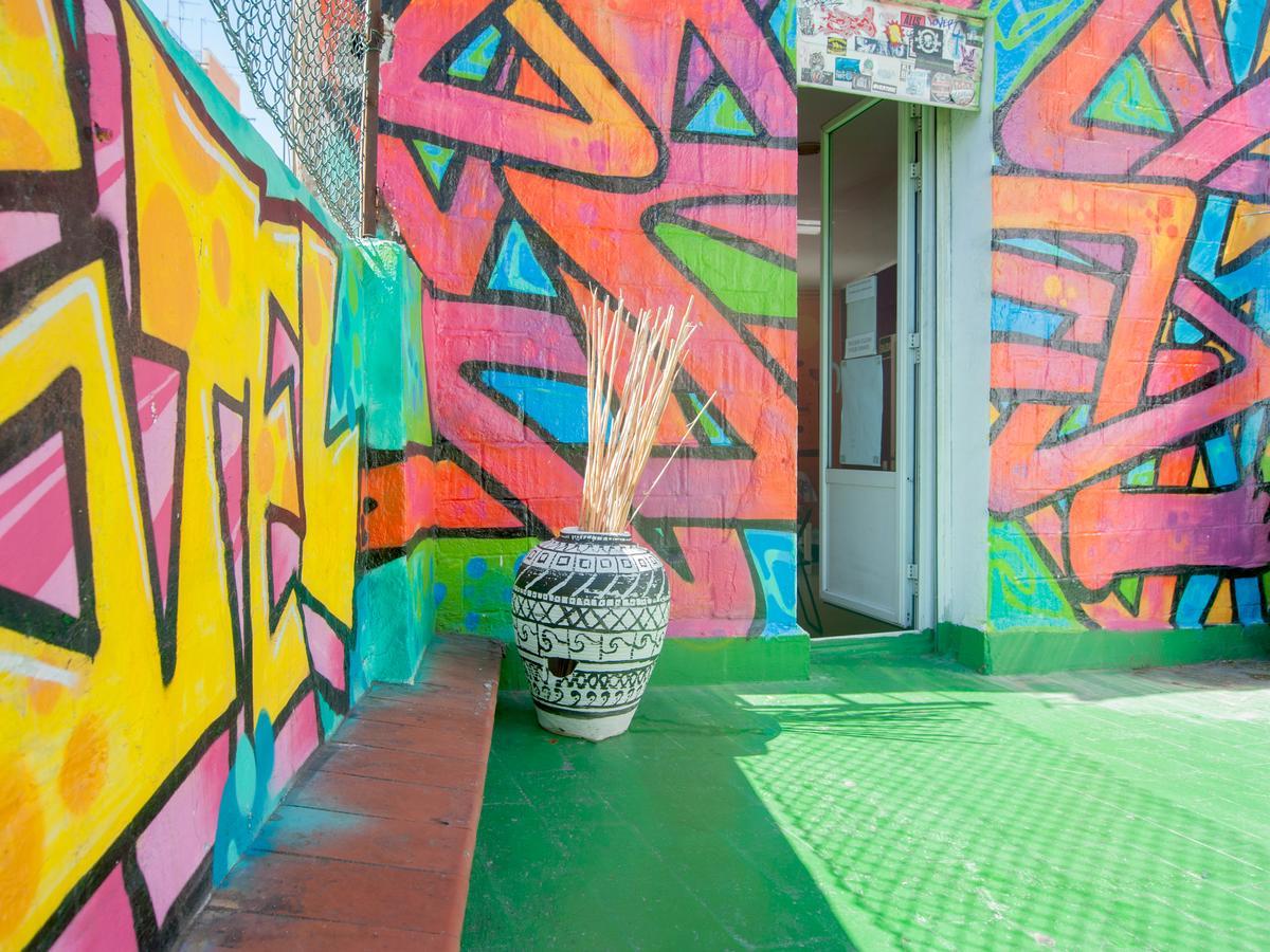 No Limit Graffiti Hostel *