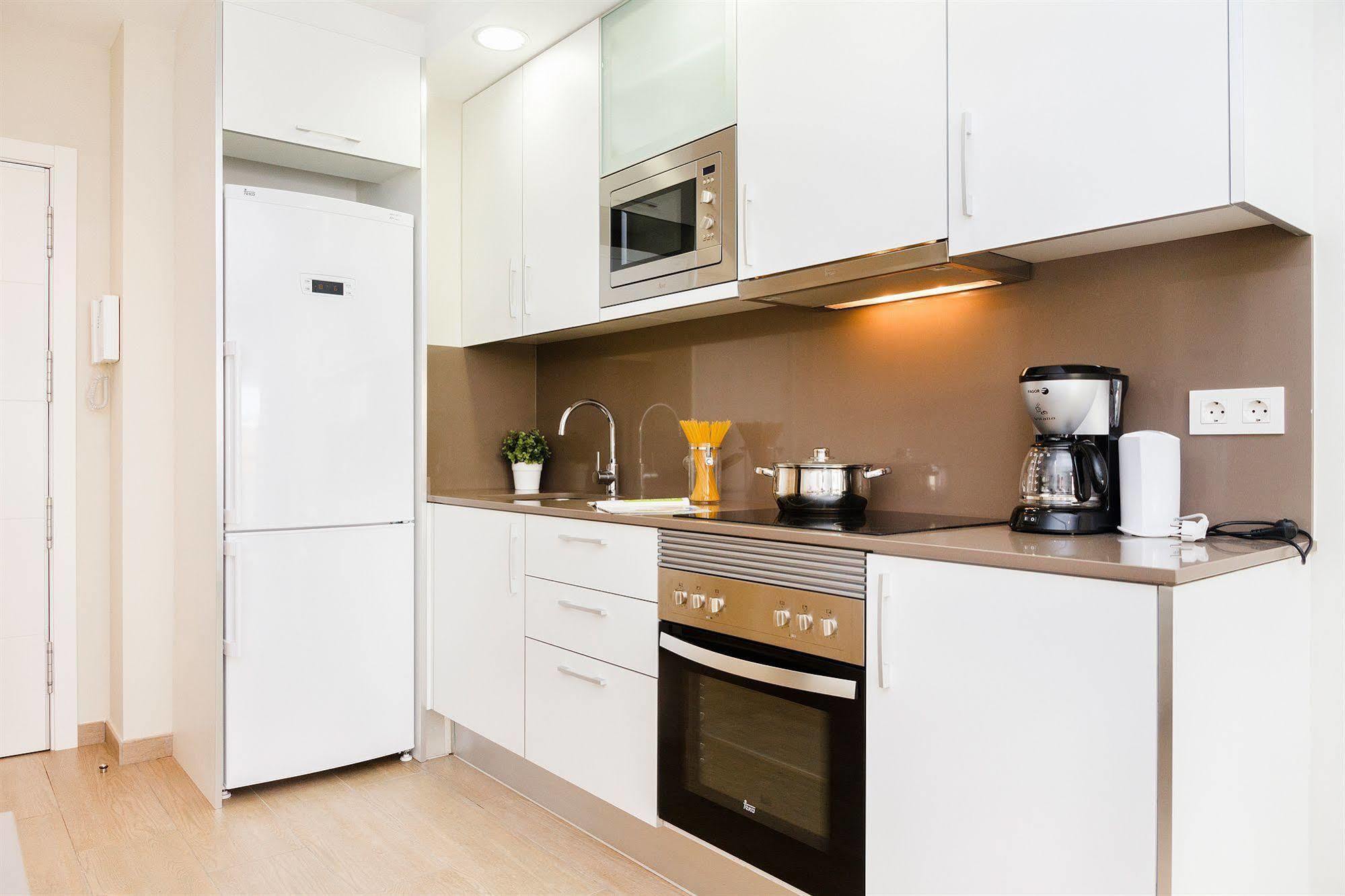 Feelathome Plaza Appartement *
