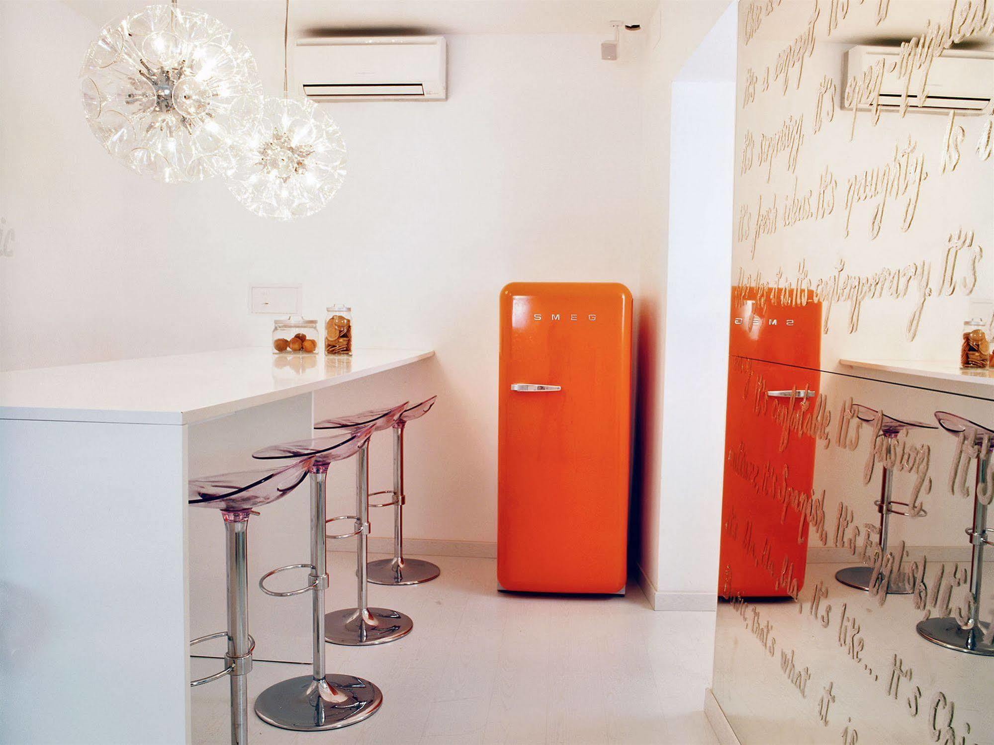 Chic & Basic Tallers Guest house Barcelona