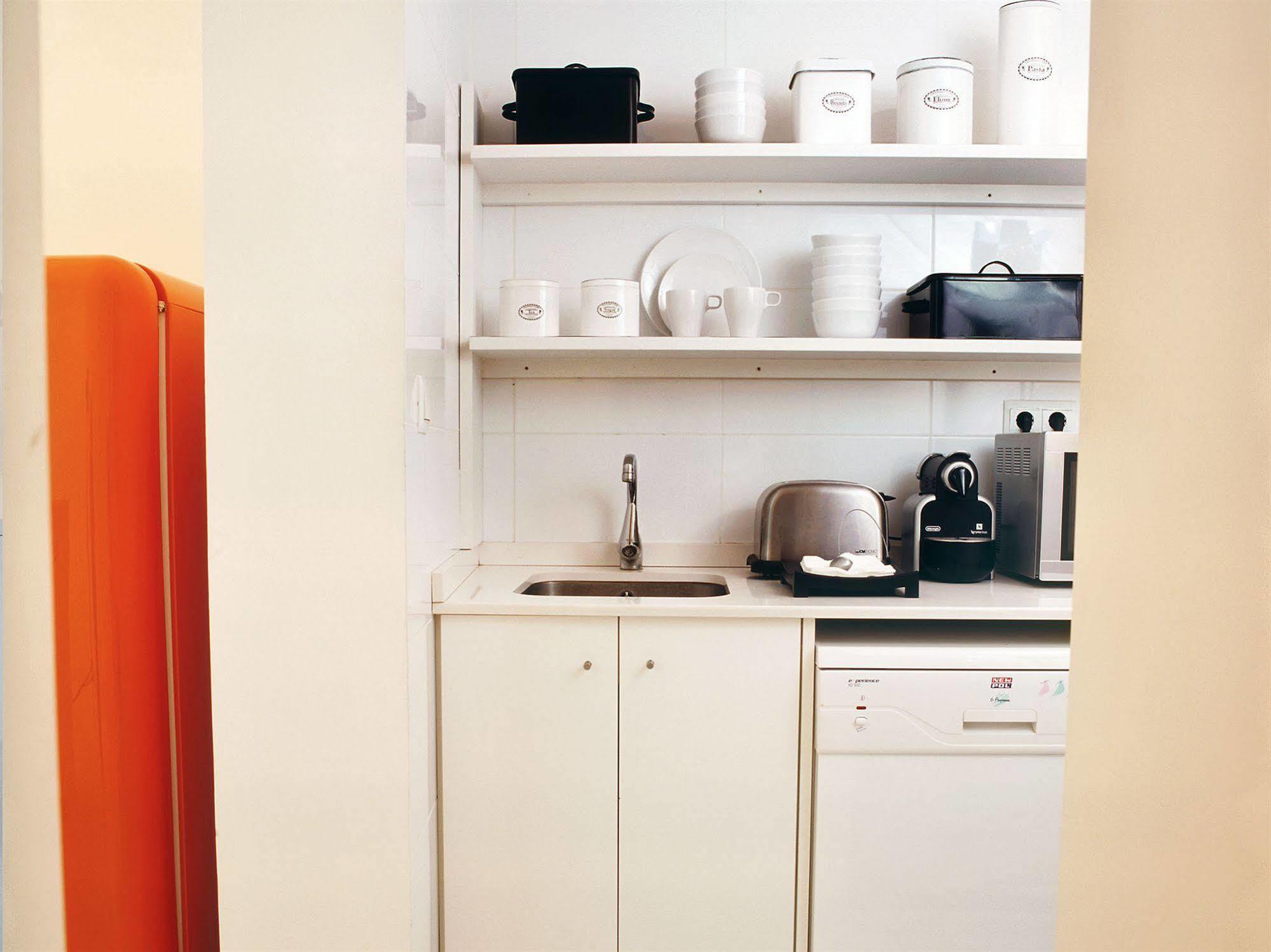Chic & Basic Tallers Guest house
