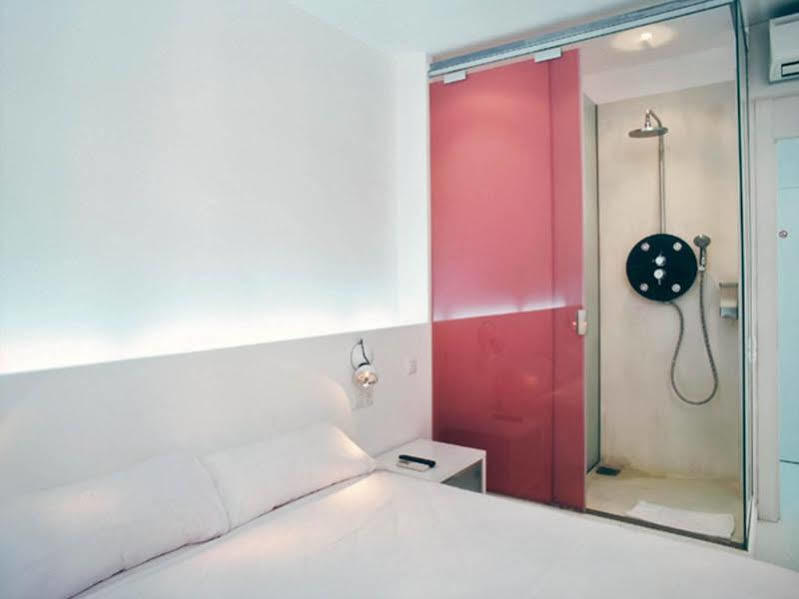 Guest house Chic & Basic Tallers 2*