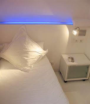 Chic & Basic Tallers Guest house 2*