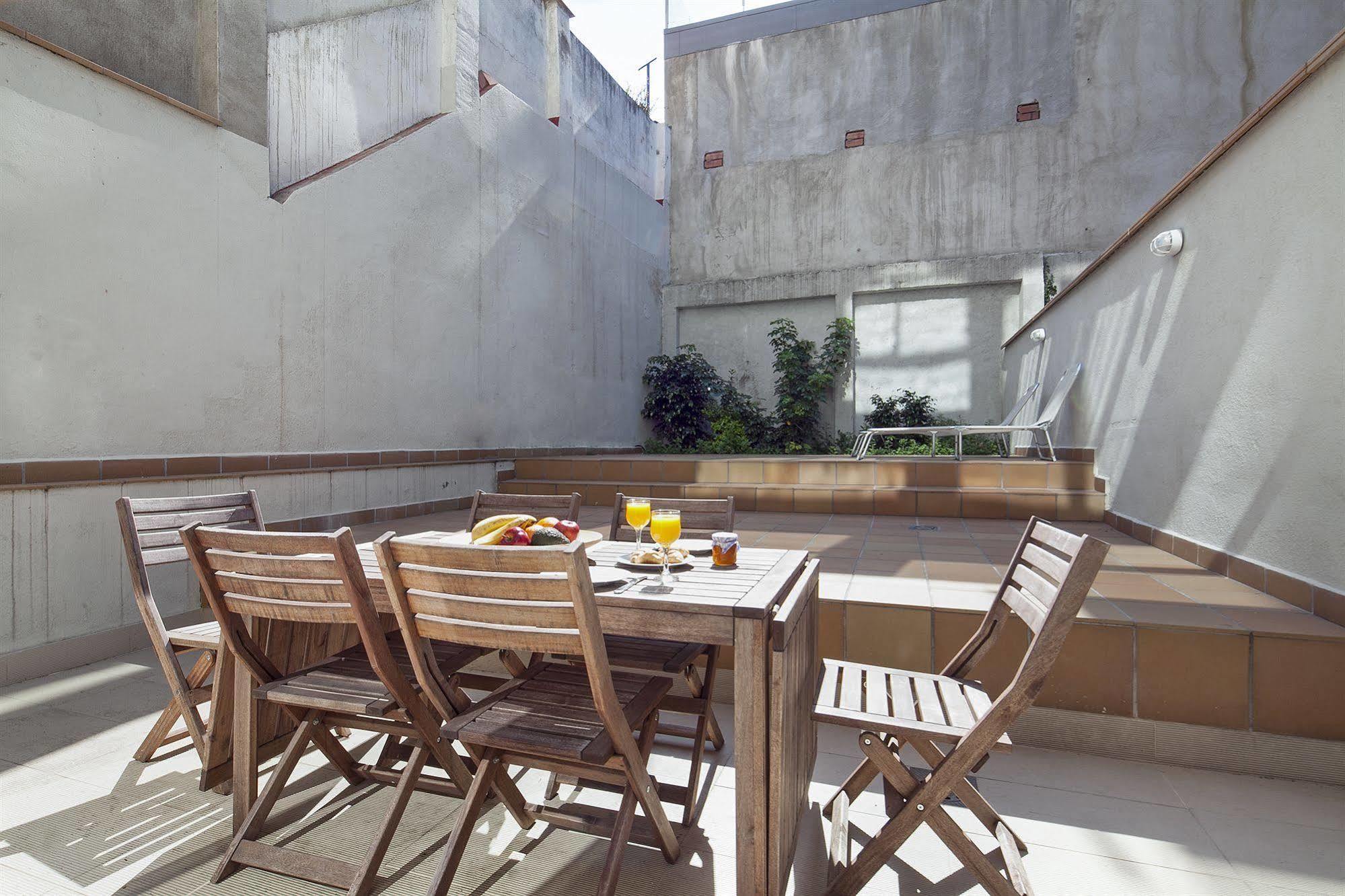 Inside Sants Apartment *