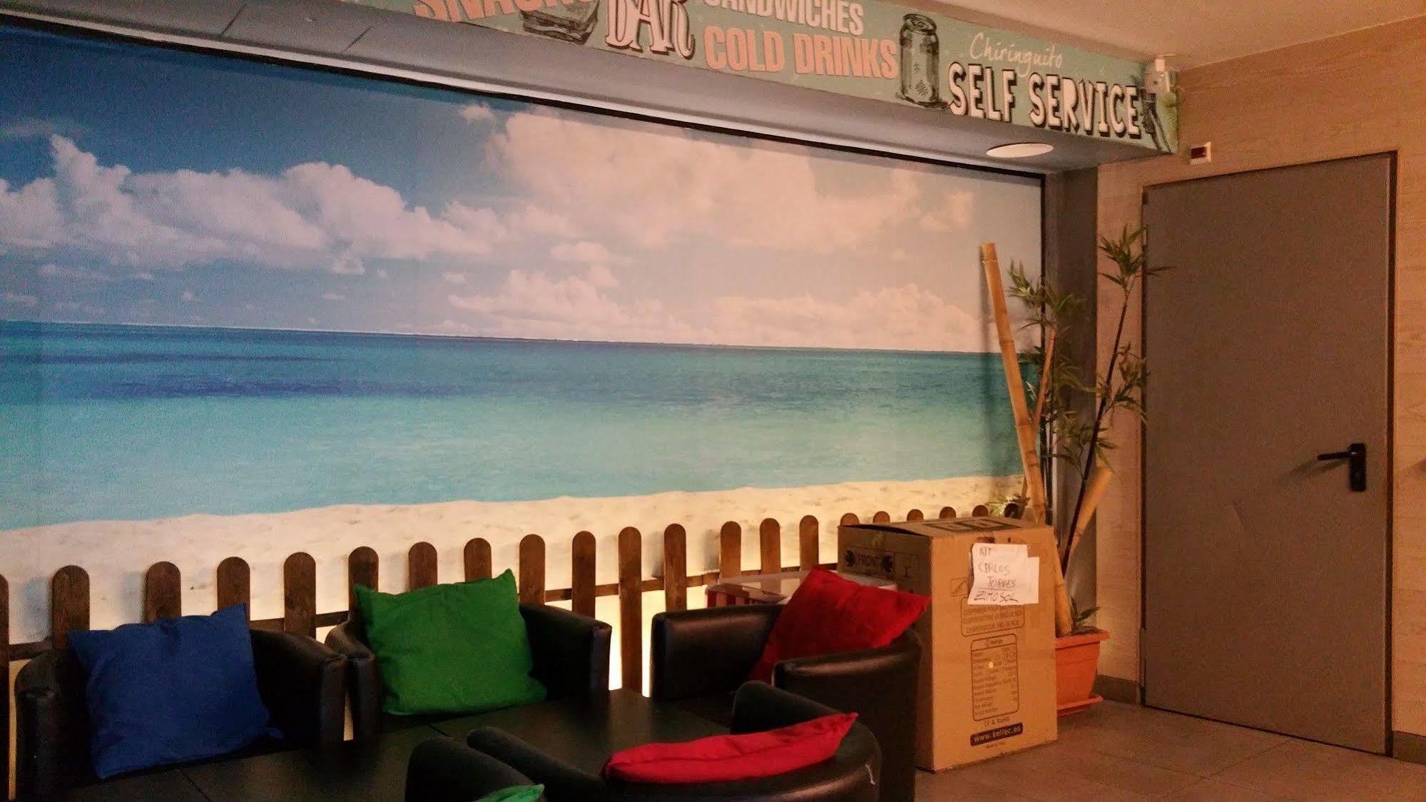Sun & Moon Hostel Barcelona
