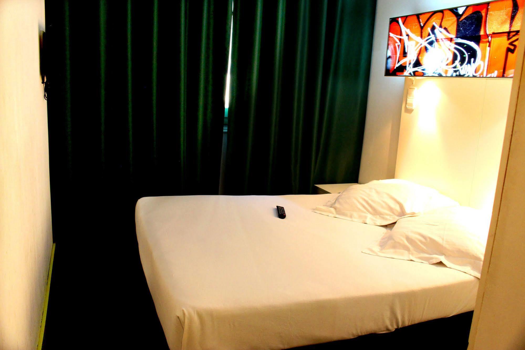 Hostel Raval Botella Private