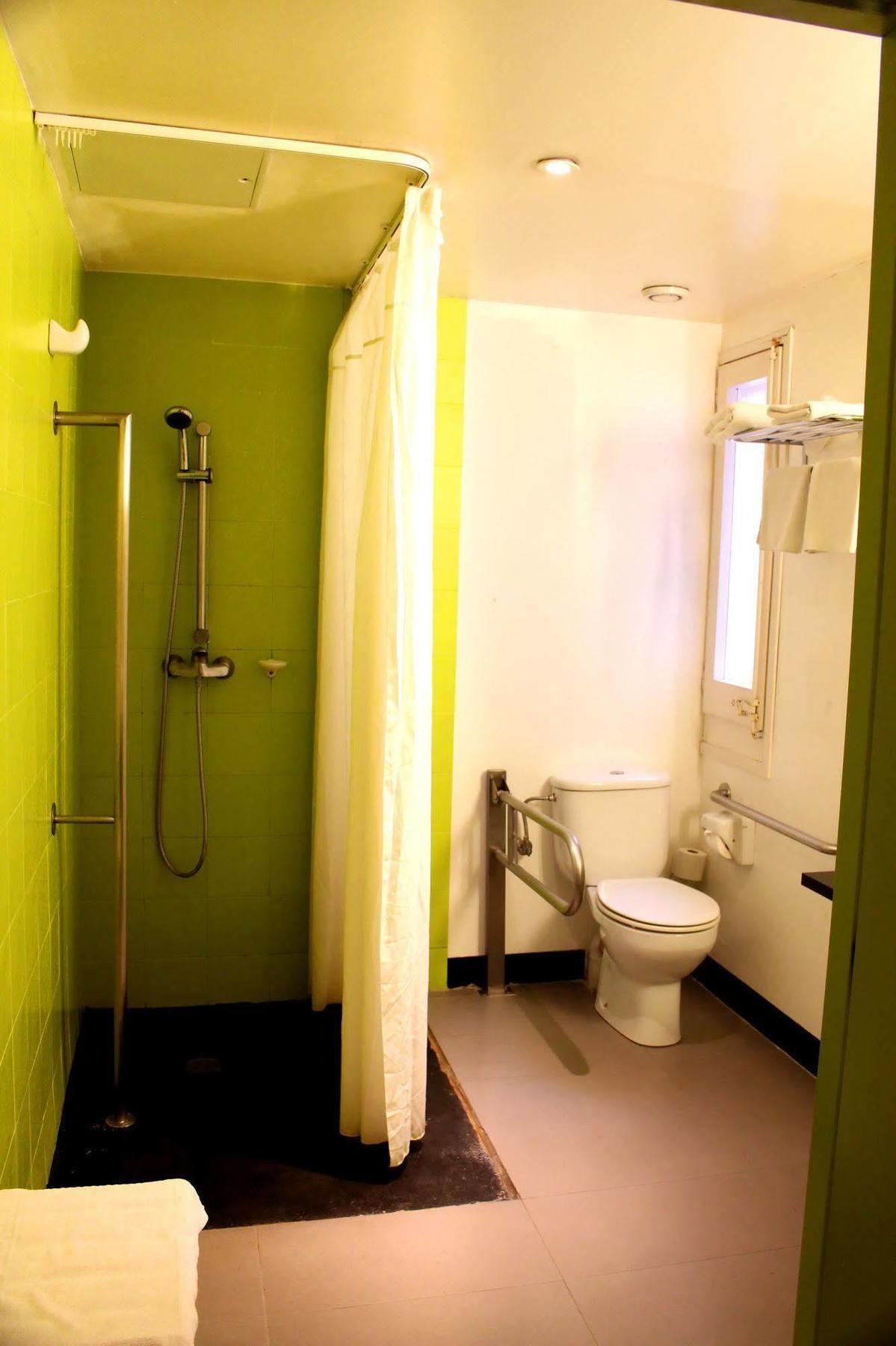 Raval Botella Private Hostel
