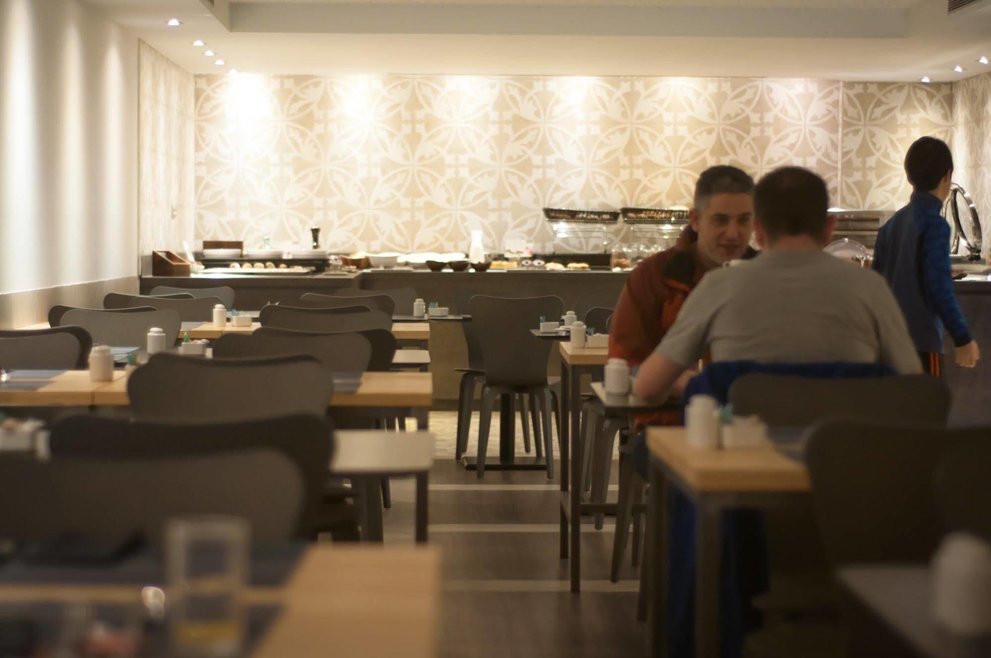 Hotel Catalonia Park Gueell 3*