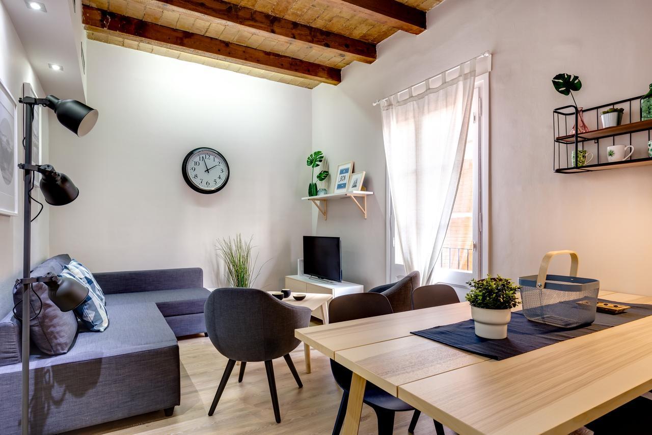 Renovated & Classic 3-bedroom Sagrada Familia Apt. * Barcelona